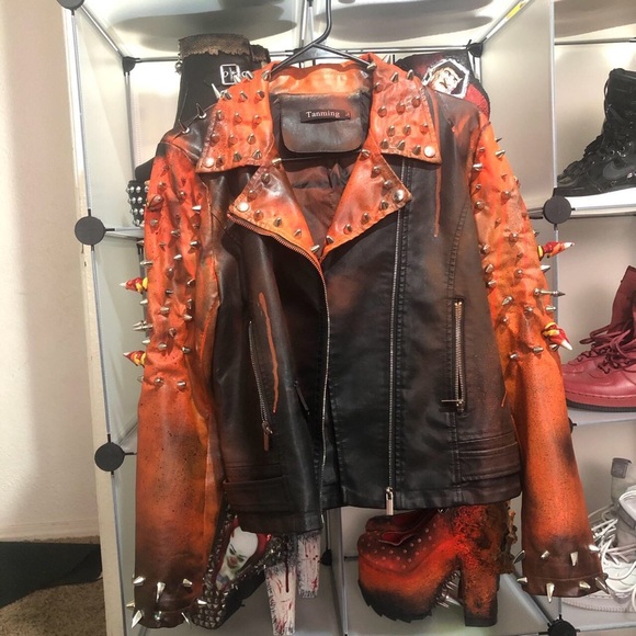 Skull jacket with spikes - Picture 3 of 4